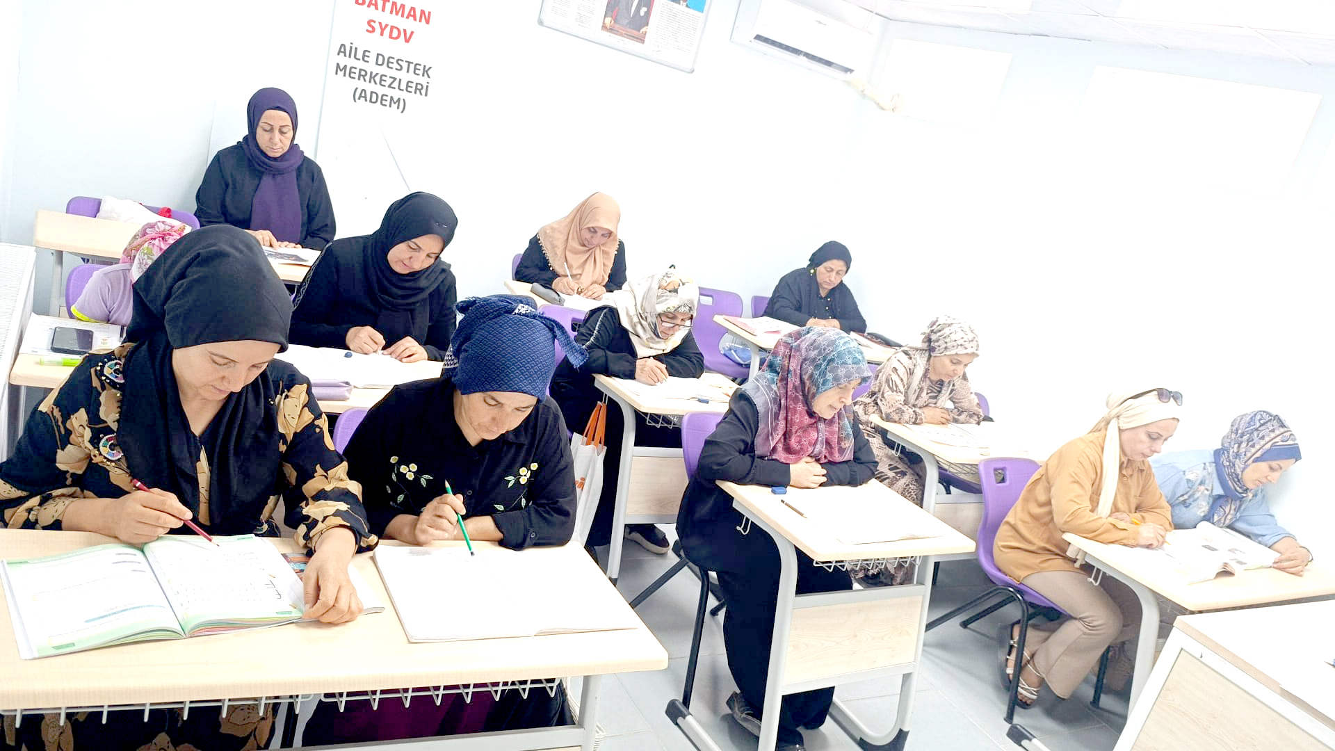ADEM’lerde yetişkinler için okuma-yazma kursu açıldı