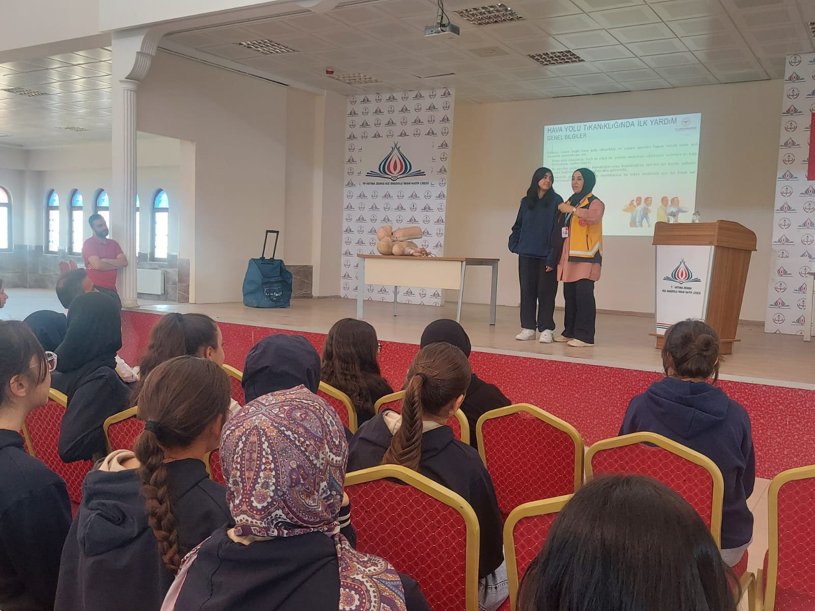 Öğrencilere hayat kurtaran ilk yardım eğitimi