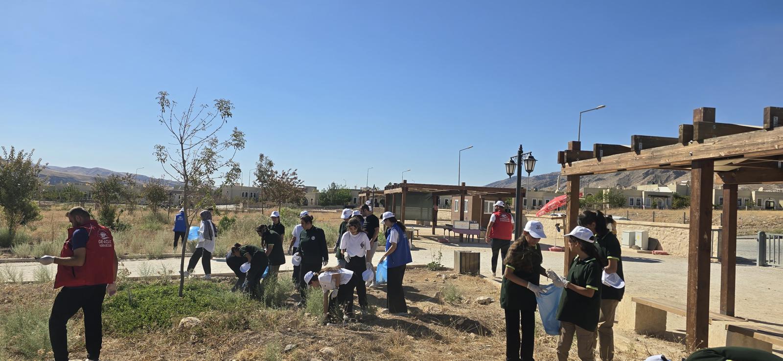 Çevreci Gençlik Hasankeyf’i Temizledi