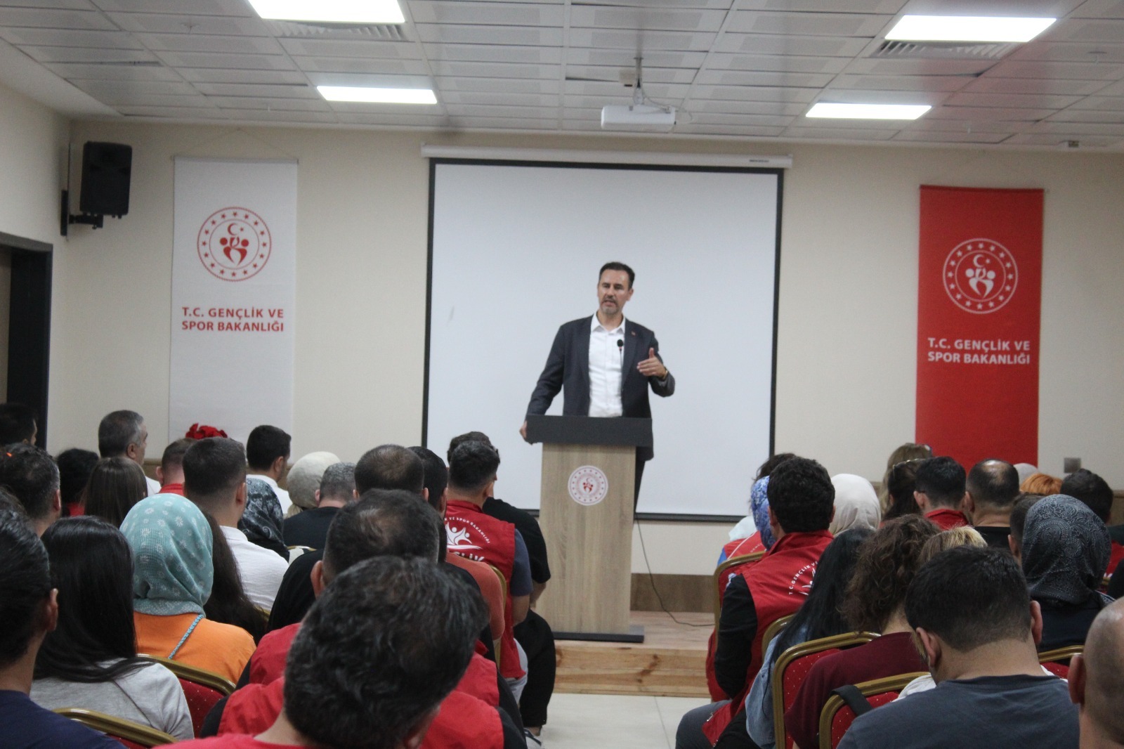 Kahyaoğlu, Hasankeyf Gençlik Kampını Ziyaret Etti