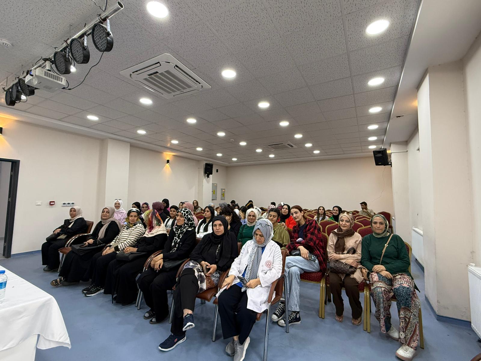 Kursiyerlere Kanser Farkındalık Semineri