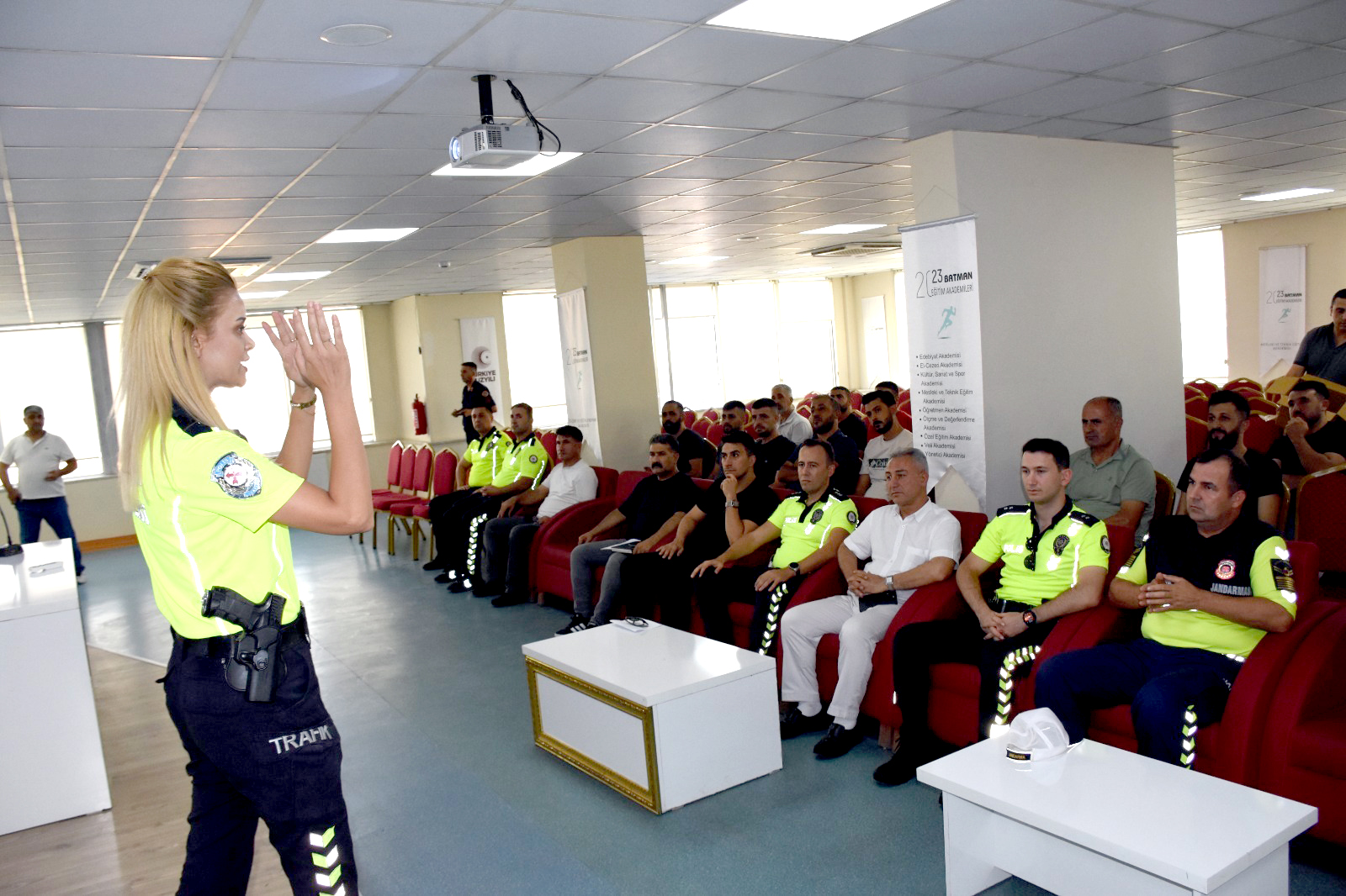 Okul Servis Şoförlerine Trafik Eğitim Semineri verildi