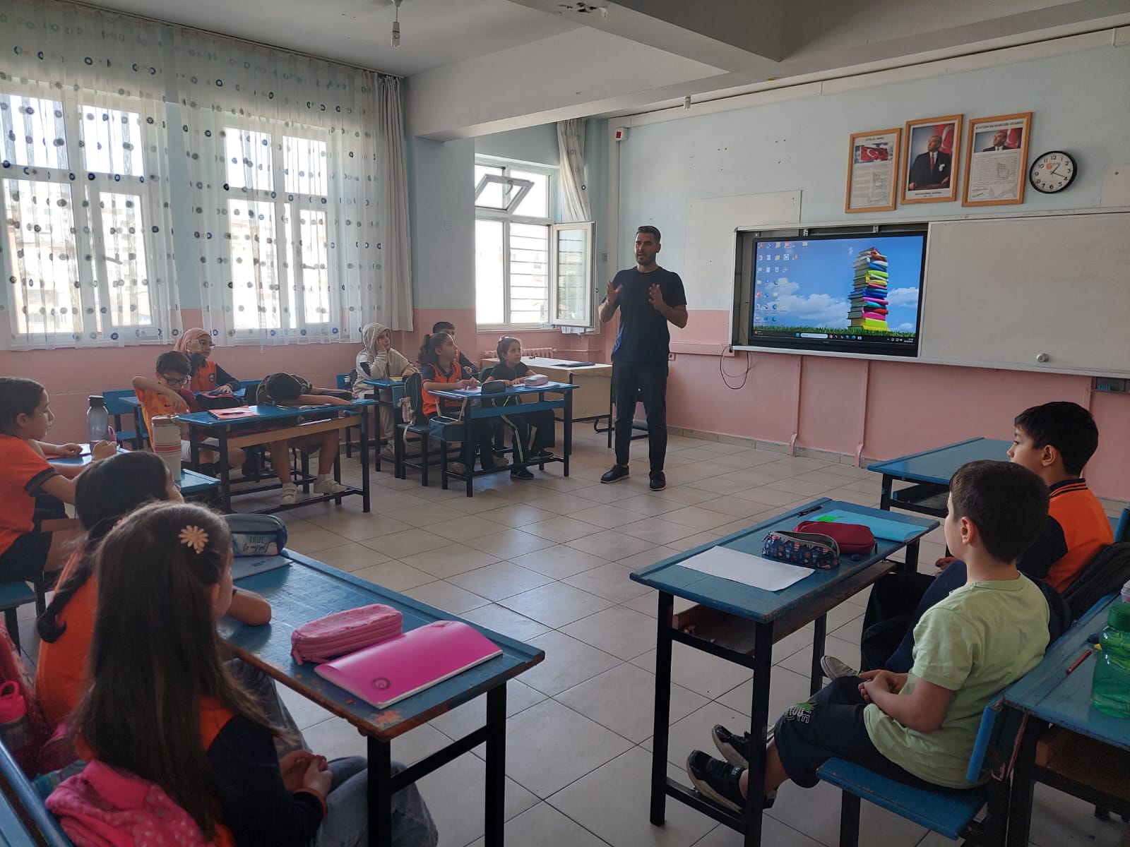 95 Öğrenciye Teknoloji Bağımlılığı Eğitimi