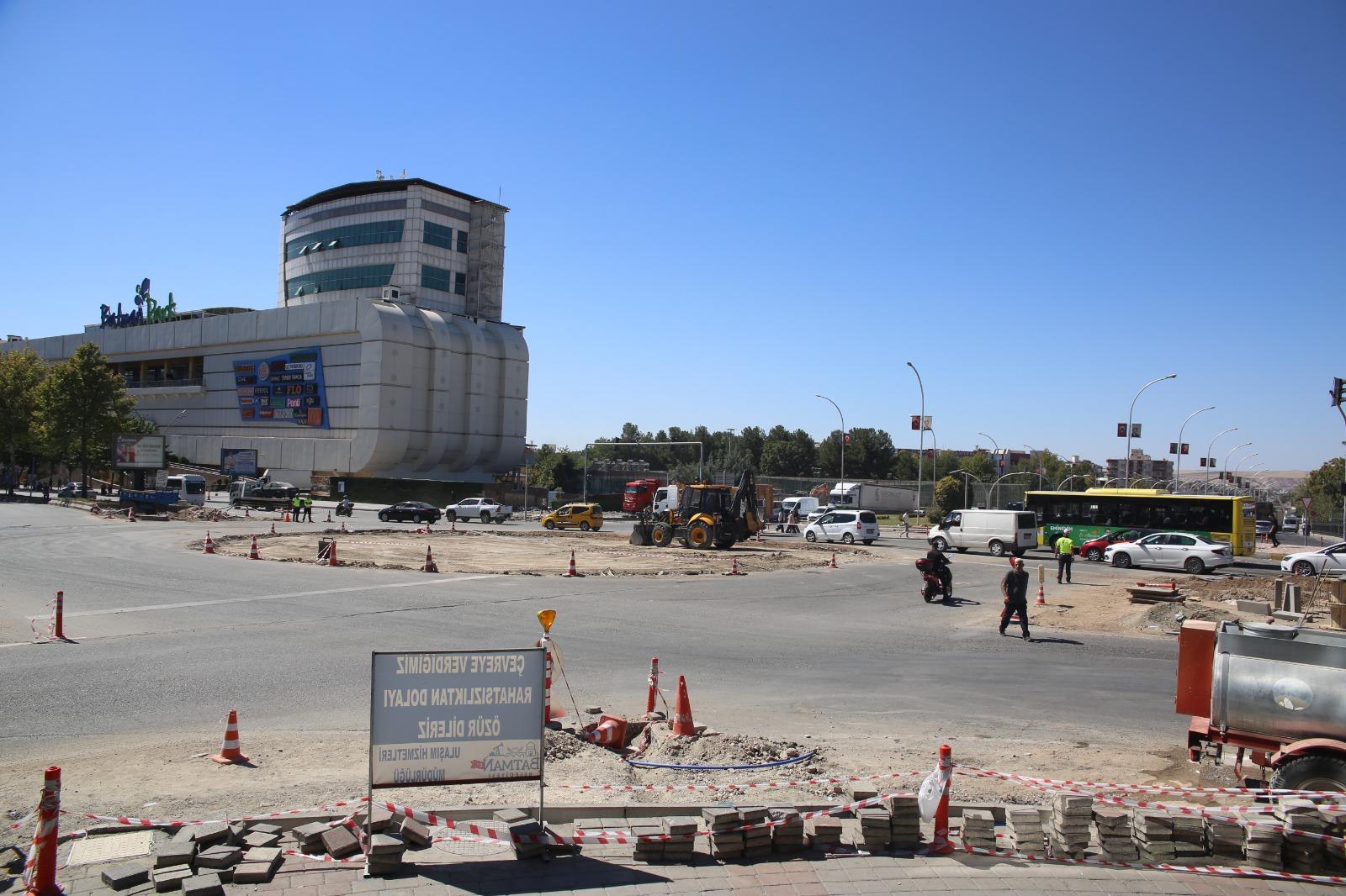 Trafik Düzenleme ve Yol Genişletme Çalışmaları Sürüyor