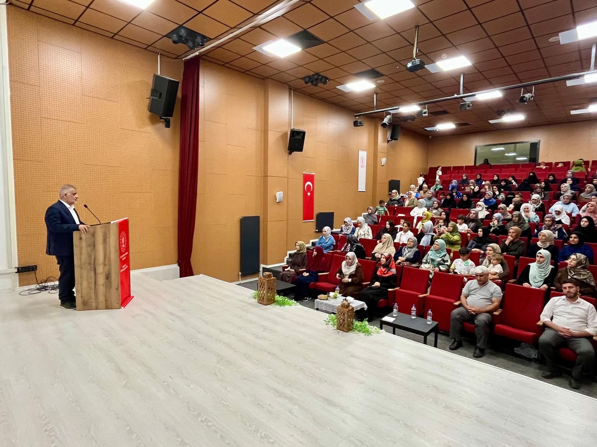 Beşiri’de “Peygamberimiz ve Aile Ahlakı” Konulu Konferans Düzenlendi