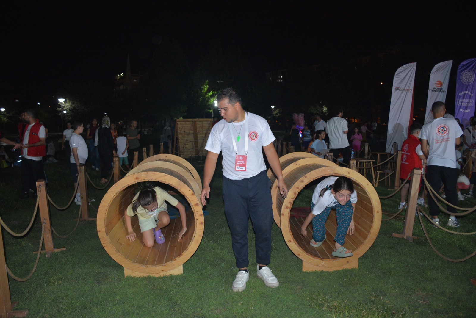 Çocuklar Millet Bahçesi’nde Doyasıya Eğlendi