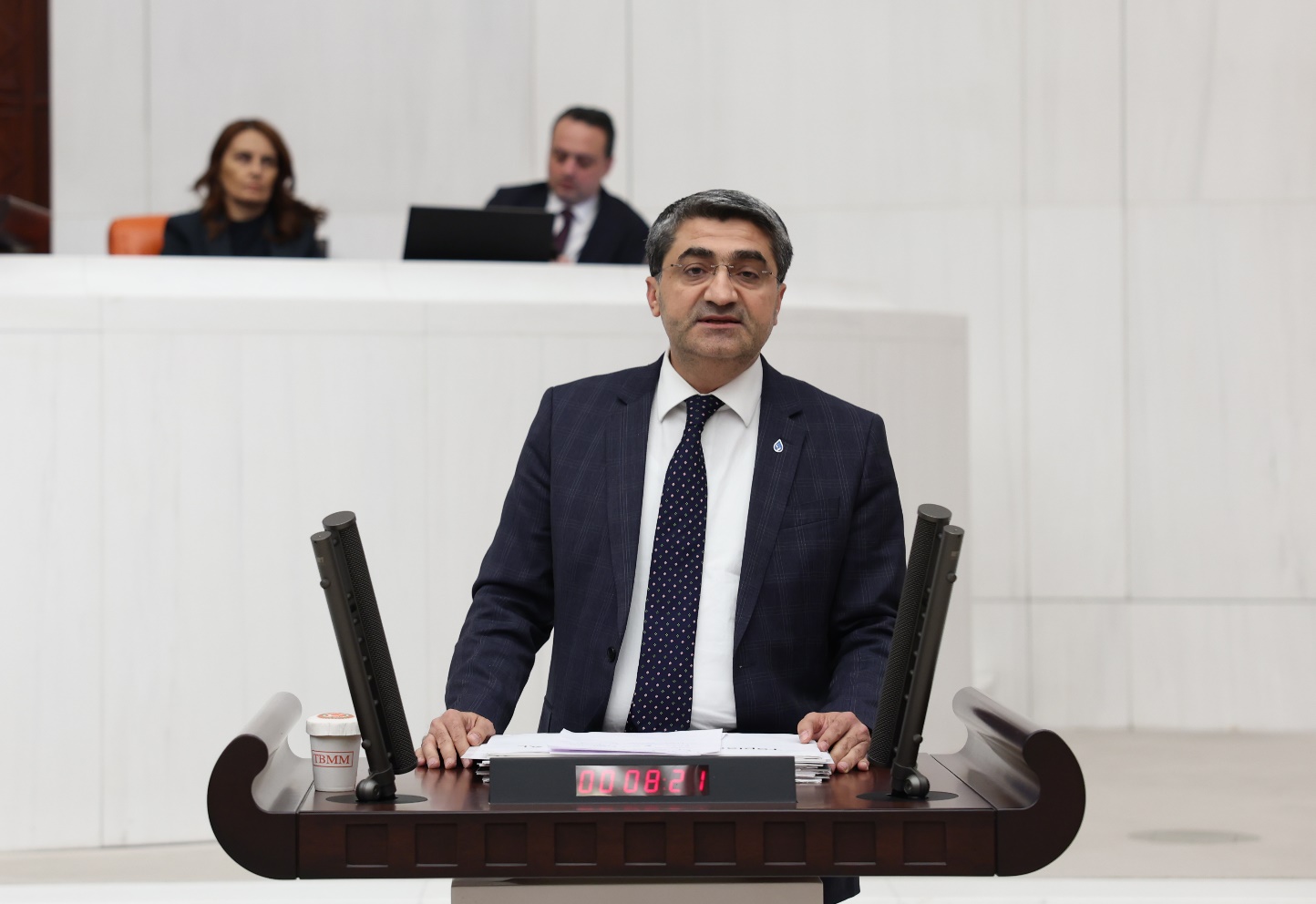 Ekmen: Cezaevleri ağzına kadar dolu, Adalet sistemi çökmüş durumda