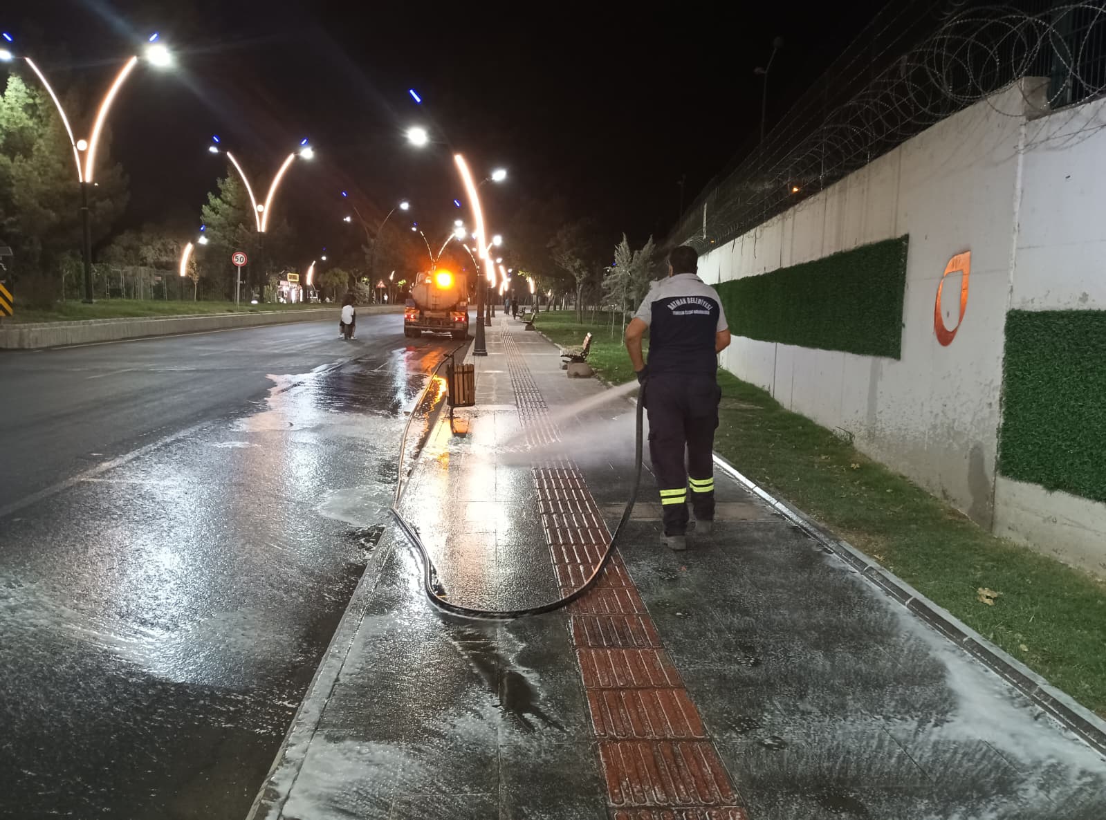 Özgürlük Bulvarı’nda genel temizlik çalışması