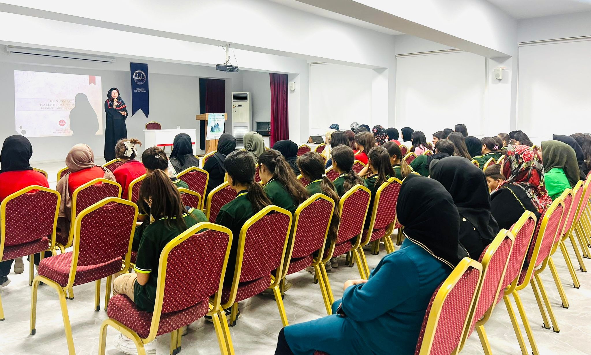 Hasankeyf’te “Peygamberimiz ve Aile Ahlakı” konulu konferans düzenlendi