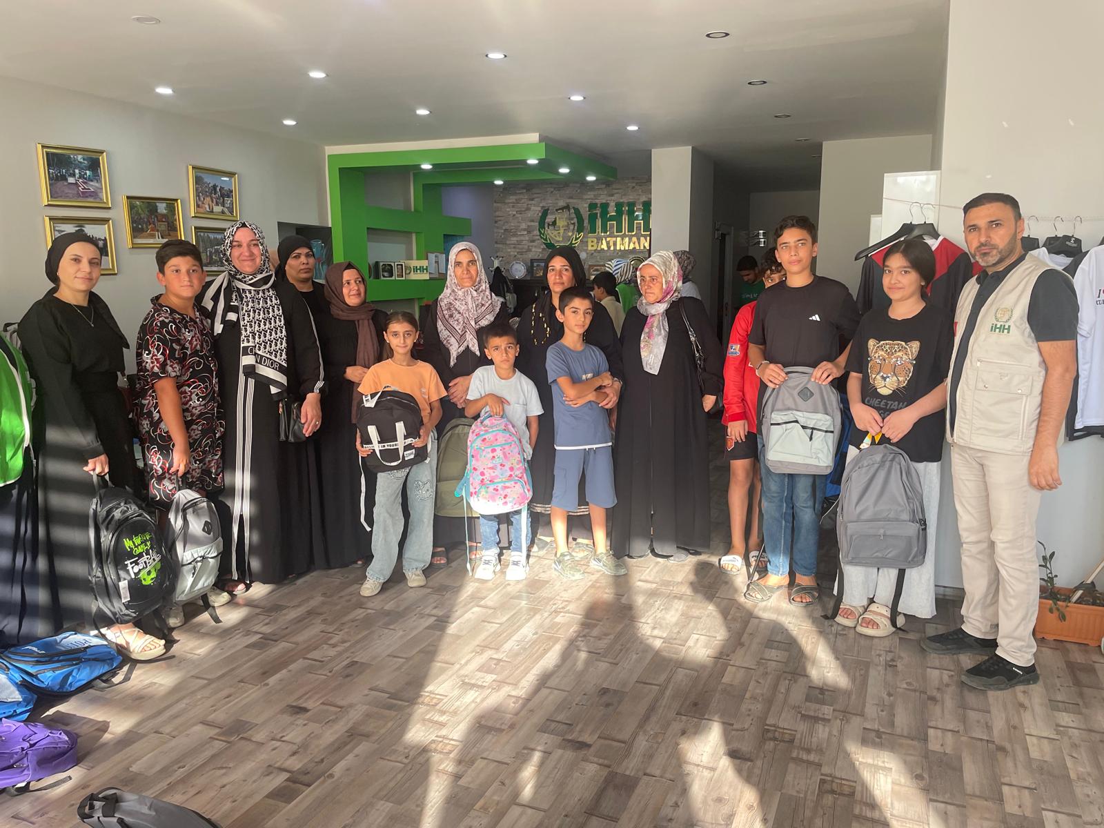 İHH’den 650 Yetim Öğrenciye Kırtasiye Desteği