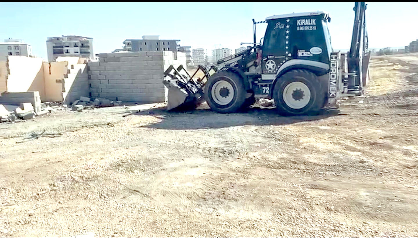 Kaçak ruhsatsız yapılar yıkılıyor