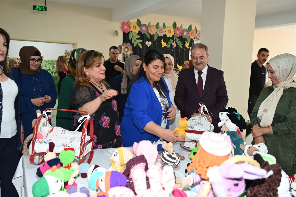 Kadın Kursiyerlerden el emeği, göz nuru sergisi