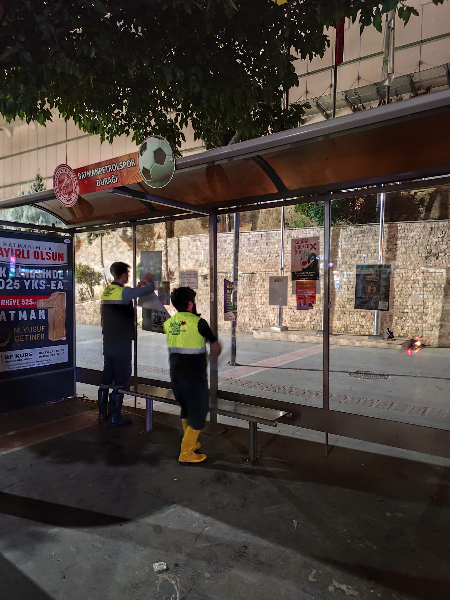 Otobüs Durakları Temizlendi