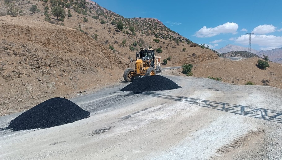 Sason’da Köy Yollarında Asfalt Yama Çalışmaları Başladı
