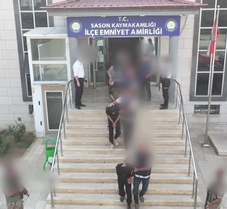 Sason’da Göçmen Kaçakçılığı Operasyonu : 19 Yabancı Uyruklu Şahıs Yakalandı