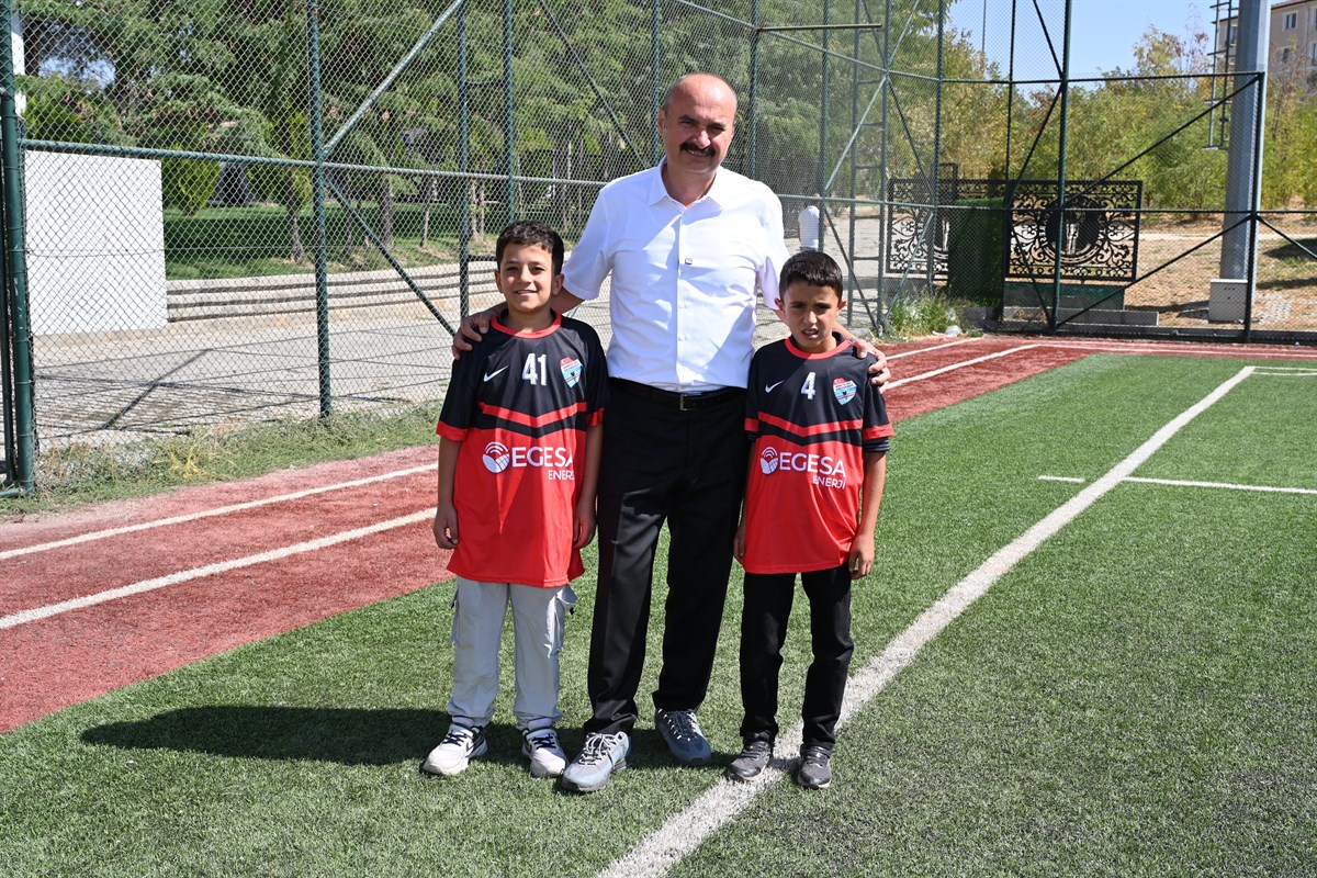 Çocukların Semt Sahası Talebine Vali Canalp’ten anında yanıt