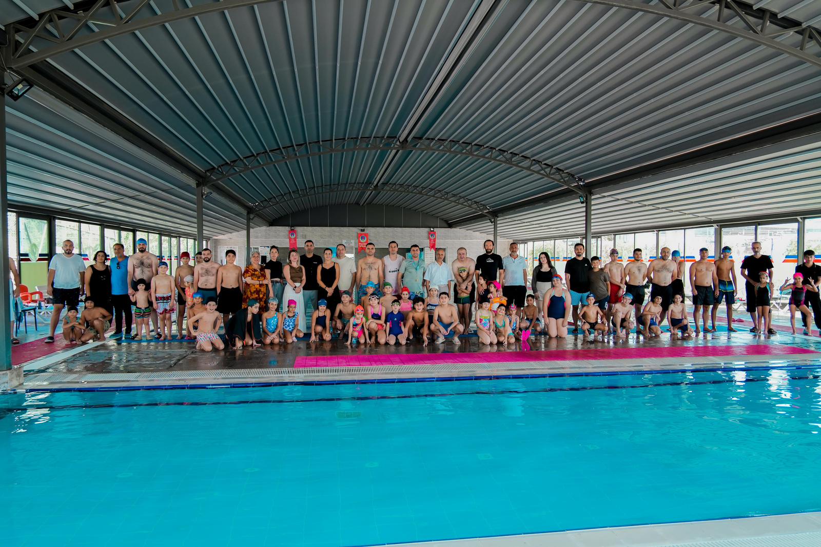 TED’de Geleneksel Yüzme Etkinliği Yapıldı