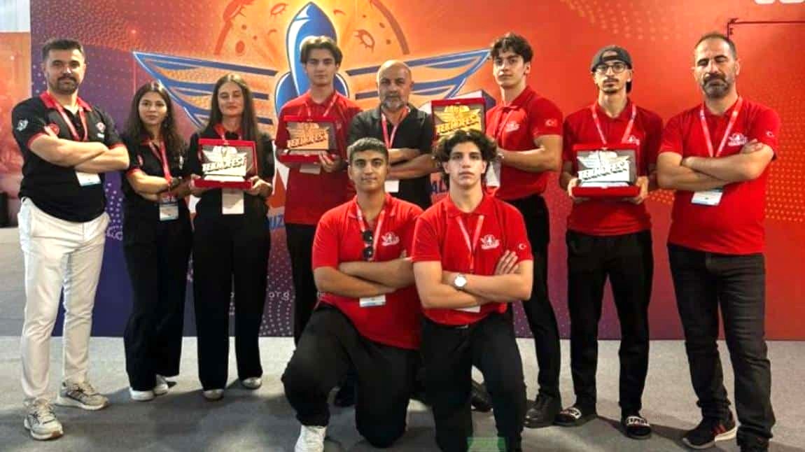 TEKNOFEST’te Türk Telekom Anadolu Lisesi 4 ödülle döndü