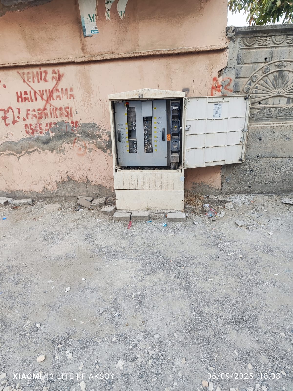 Trafo Kabloları Açıkta Tehlike Saçıyor