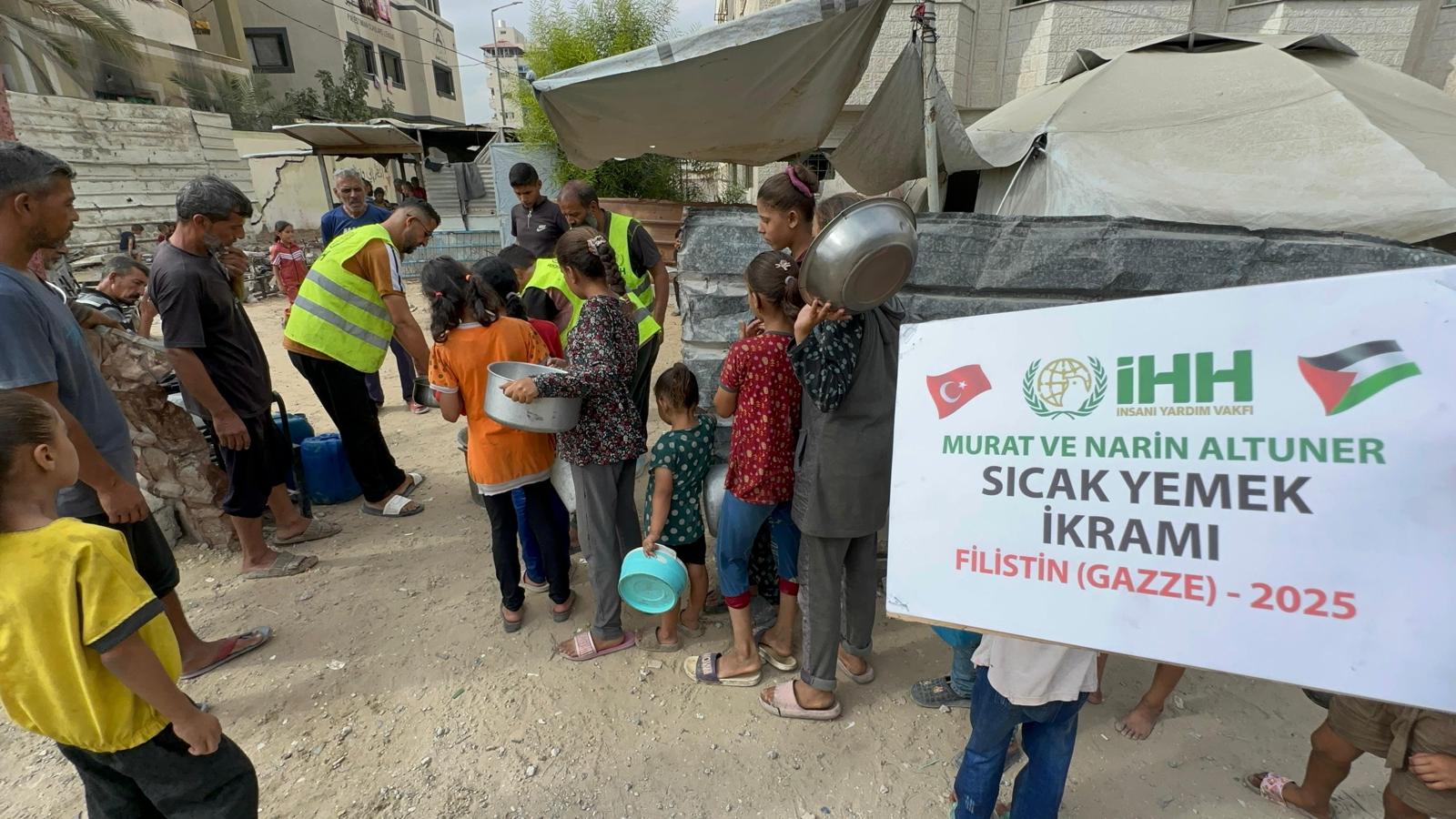 Hayırsever çift, Umre Parasını Gazze’ye bağışladılar
