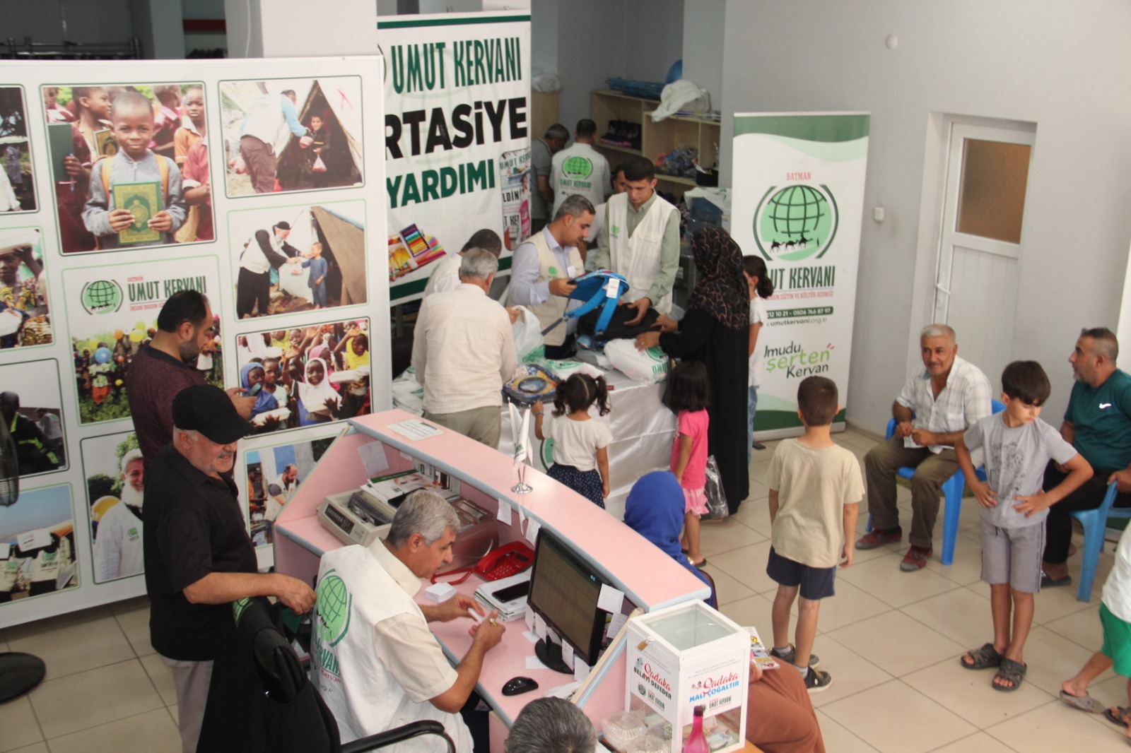 Batman Umut Kervanı’ndan Yüzlerce Öğrenciye Kırtasiye Desteği