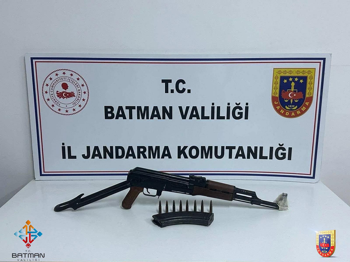 SİLAH KAÇAKÇILARINA SUÇÜSTÜ!