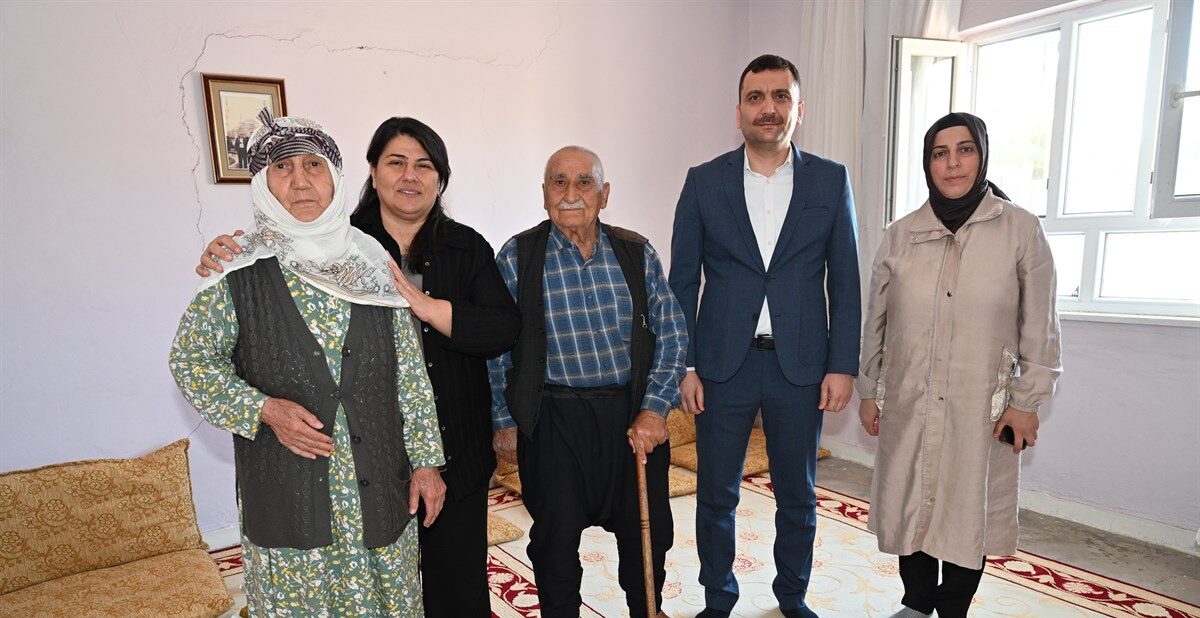 Dr. Ayten Canalp’ten, 60 Yıllık Evli Eren Çiftine Ziyaret