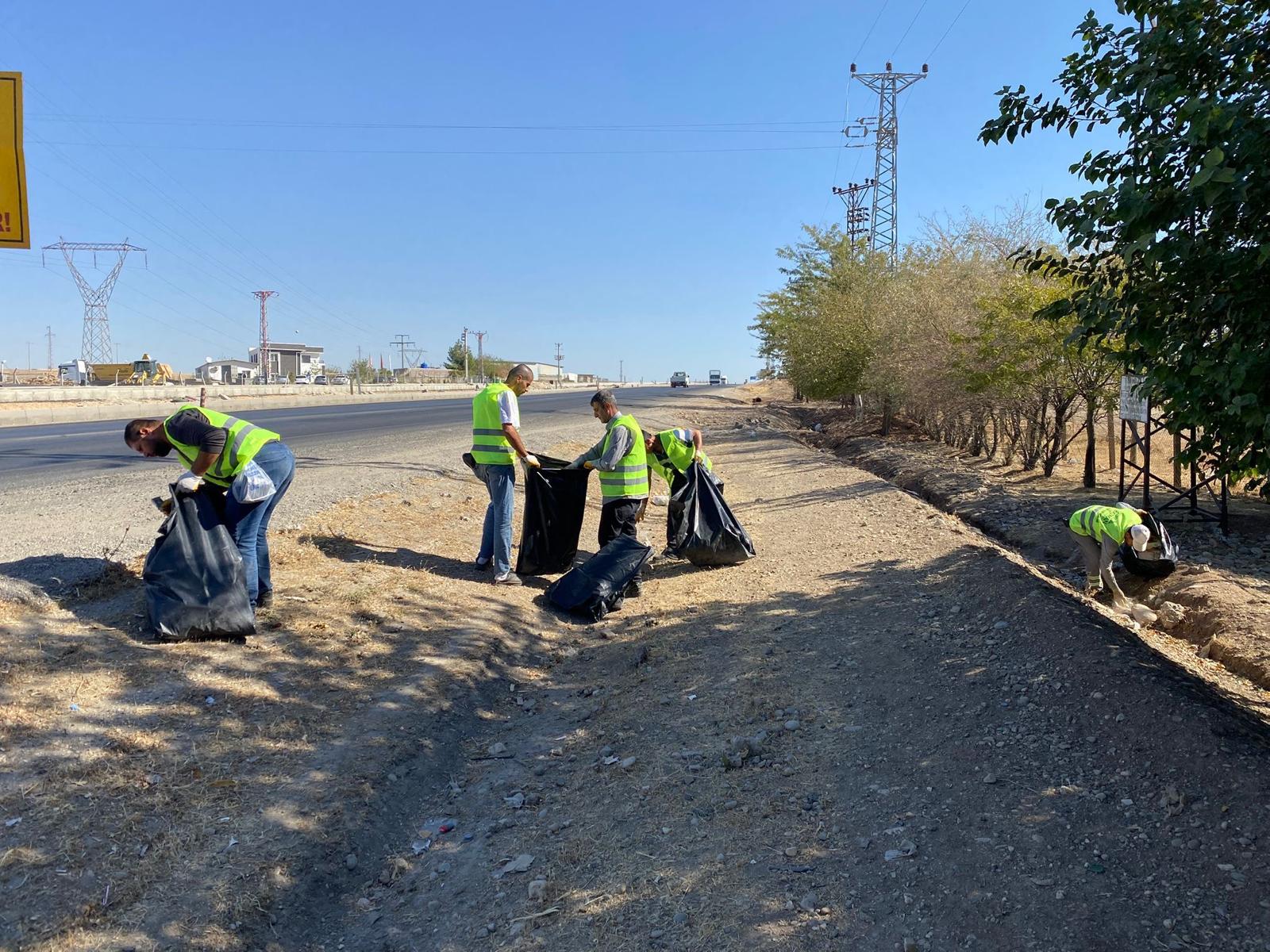 BEŞİRİ YOLUNDA KAPSAMLI TEMİZLİK ÇALIŞMASI
