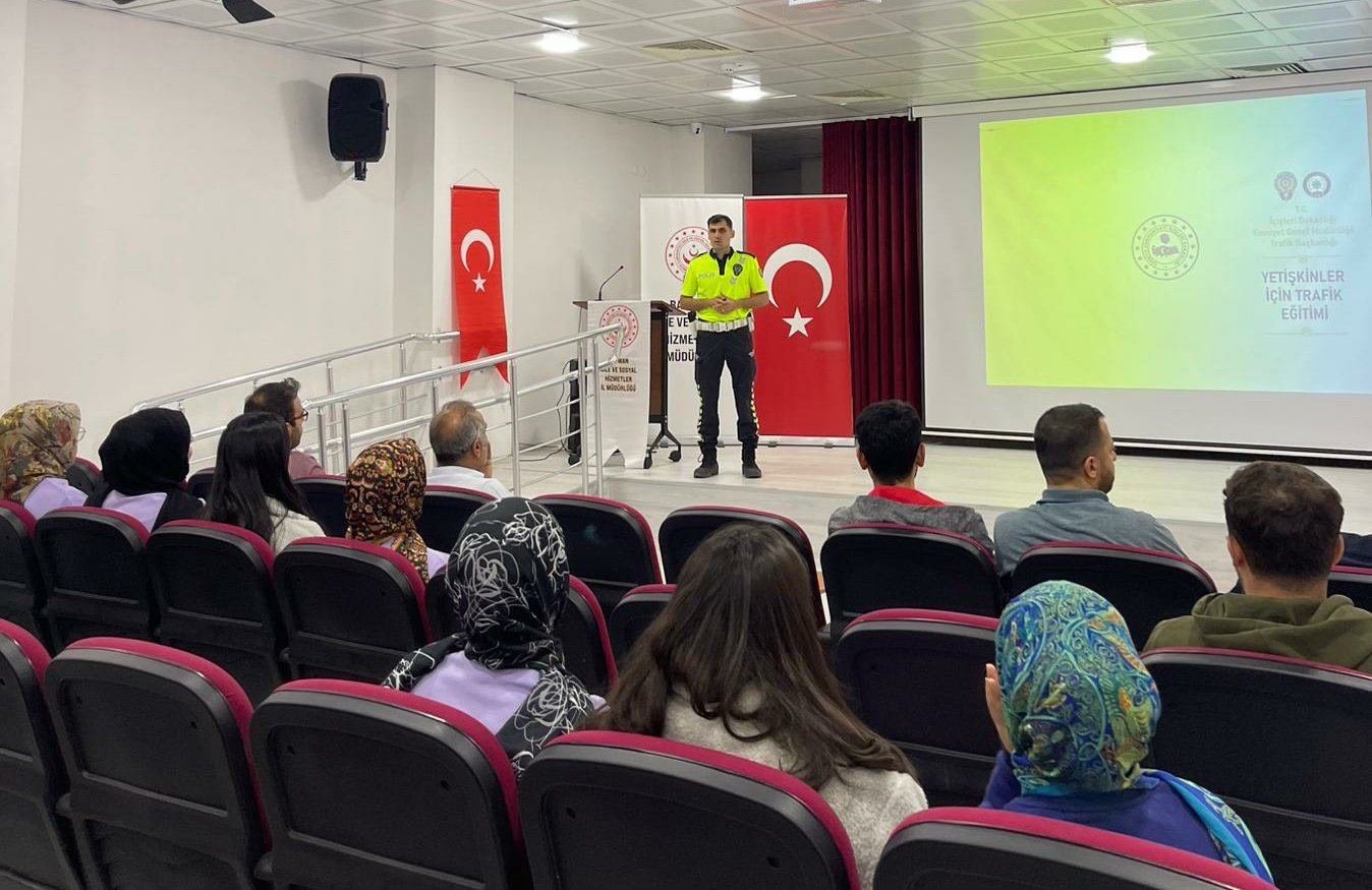 Batman’da Engelli Yaşam Merkezi Personeline Trafik Güvenliği Eğitimi