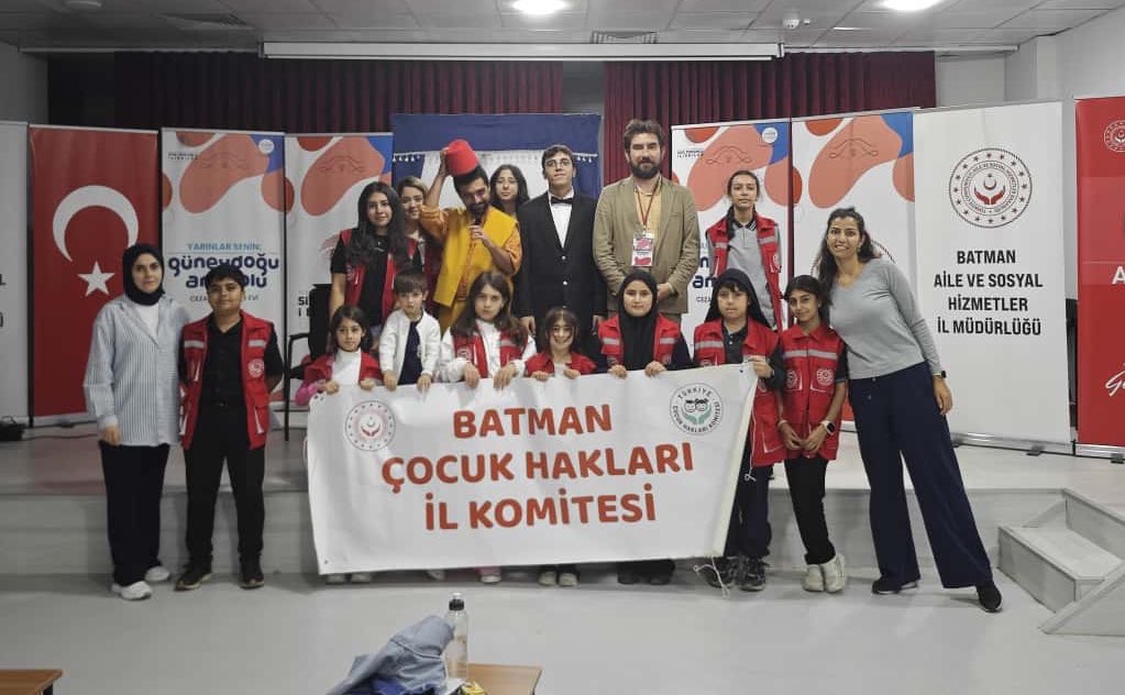 Batman Çocuk Hakları İl Komitesi’nden Renkli Kukla Gösterisine Neşeli Katılım