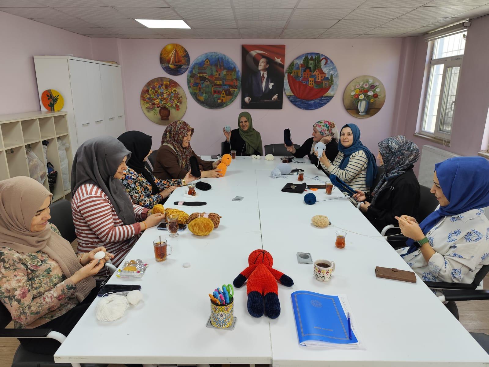 El sanatları kursu düzenliyor