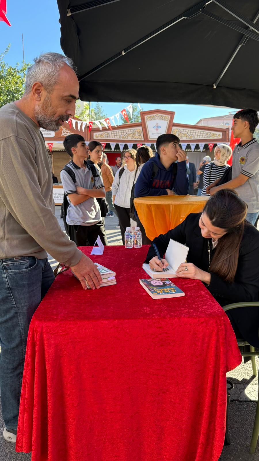 Batman 8. Kitap Fuarı’nda Şermin Yaşar Rüzgârı