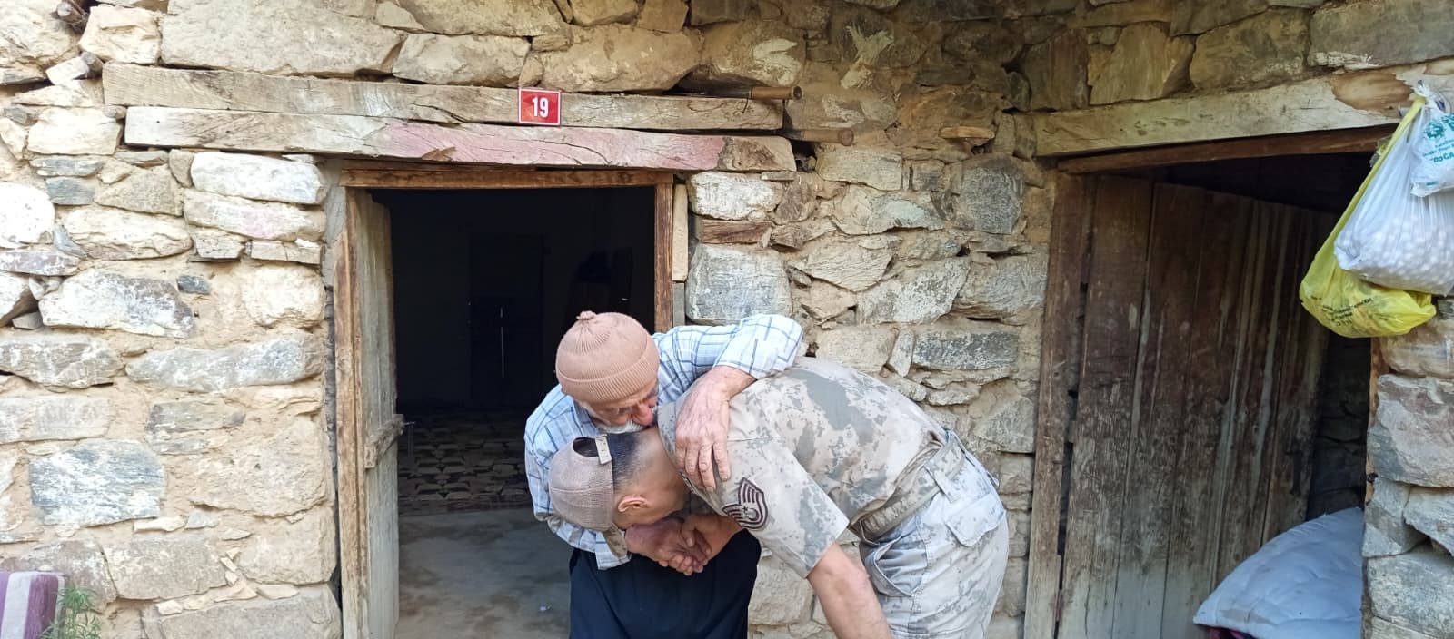 Jandarma, Yaşlıları Unutmadı