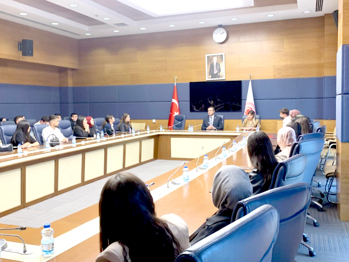 Milletvekili Ramanlı, Erciyes Üniversitesi öğrencilerini Meclis’te ağırladı