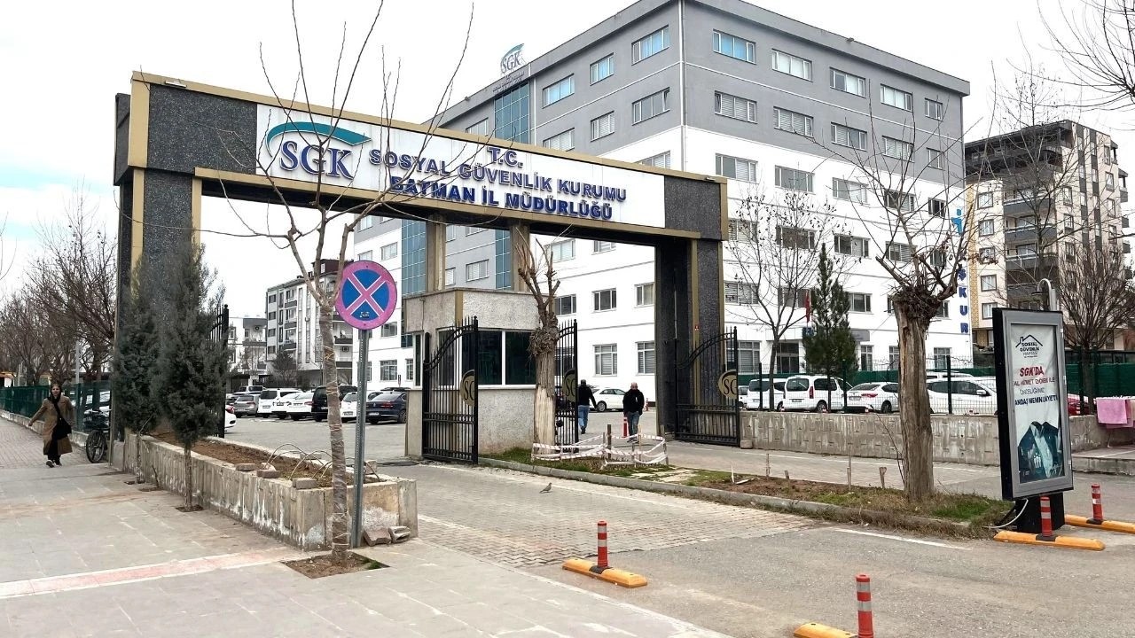 SGK’dan İşverenlere Önemli Uyarı: Ücretler Banka Üzerinden Ödenmezse Ceza Yolda!