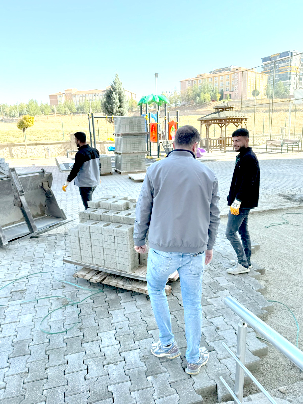 Süveybe Ana Kız Yurdu Bahçesine Parke Düzenlemesi