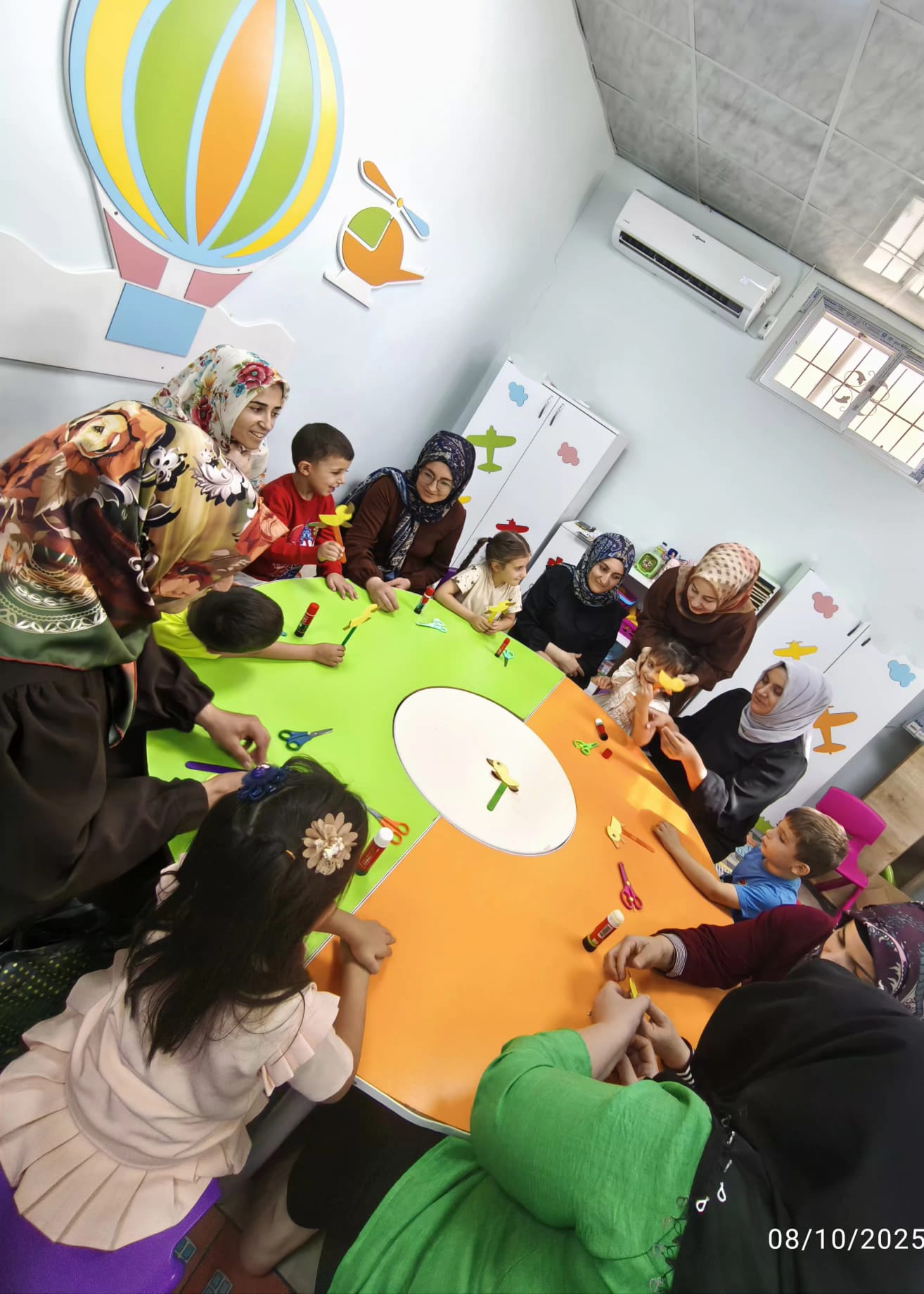 Minikler ve Annelerden Hayvan Sevgisine Dair Anlamlı Mesaj