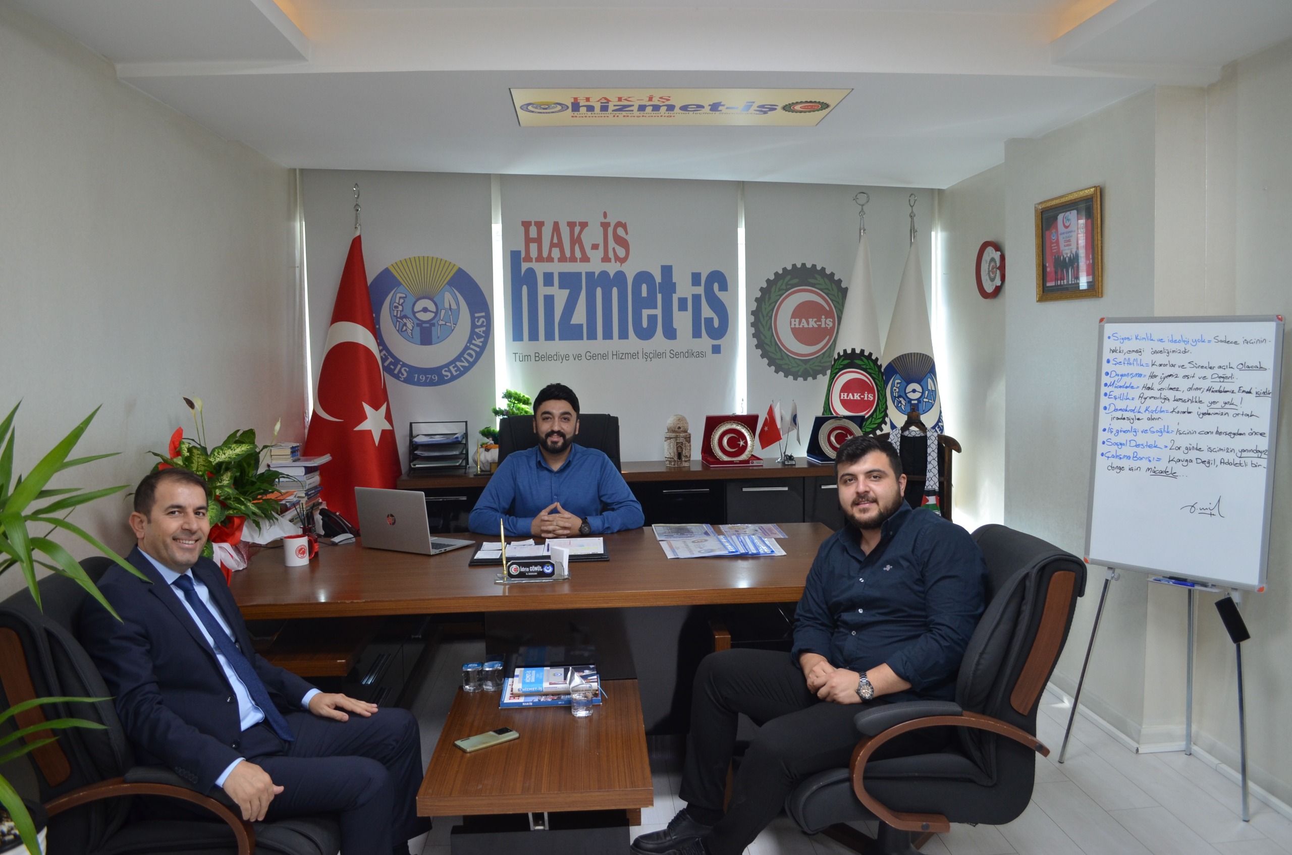 BATMAN SGK İL MÜDÜRÜ NAİF GÜMÜŞ’TEN HİZMET-İŞ SENDİKASINA ZİYARET