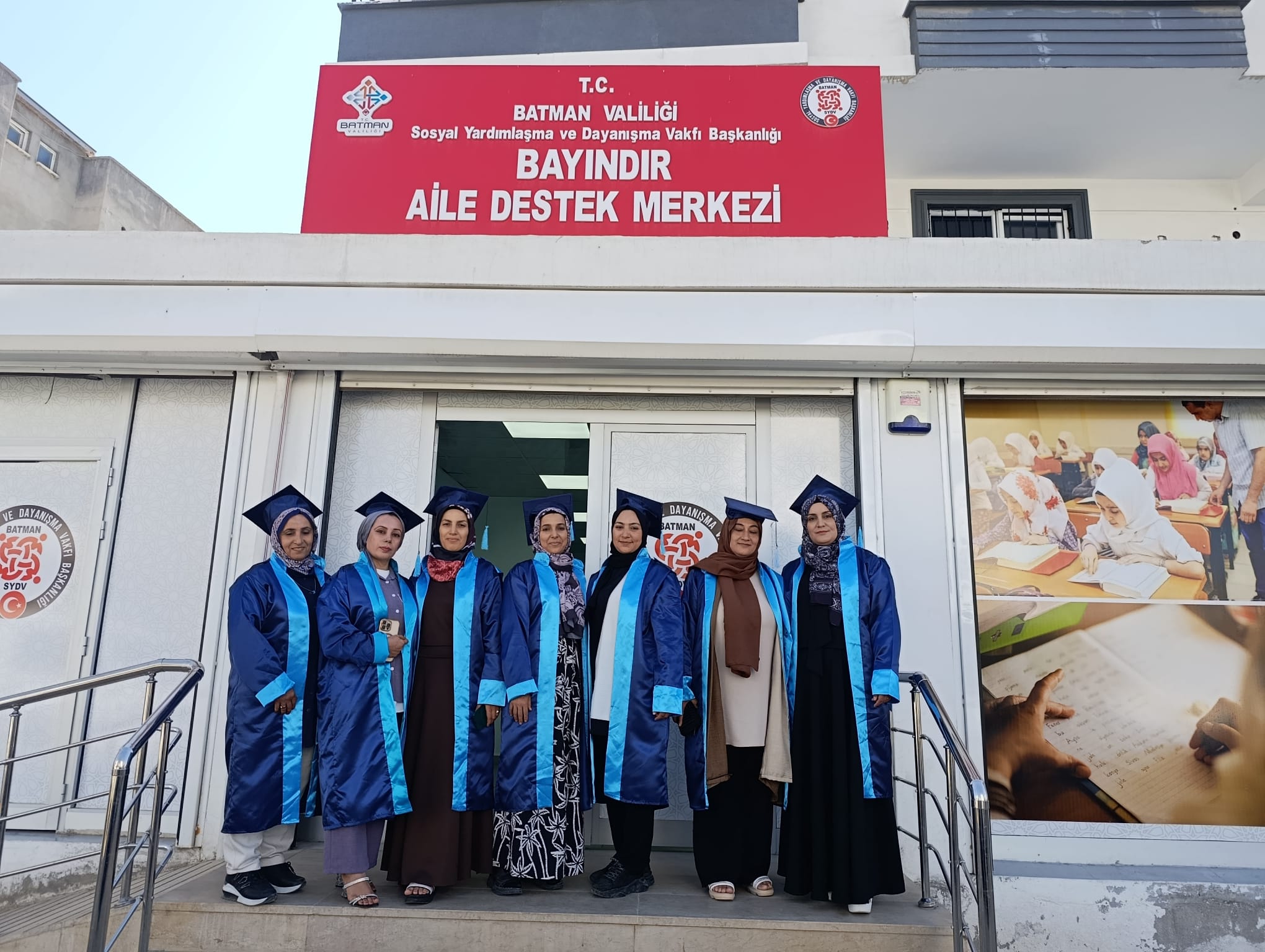 Okuma yazma kursunu başarıyla tamamlayan kursiyerler belgelerini aldı