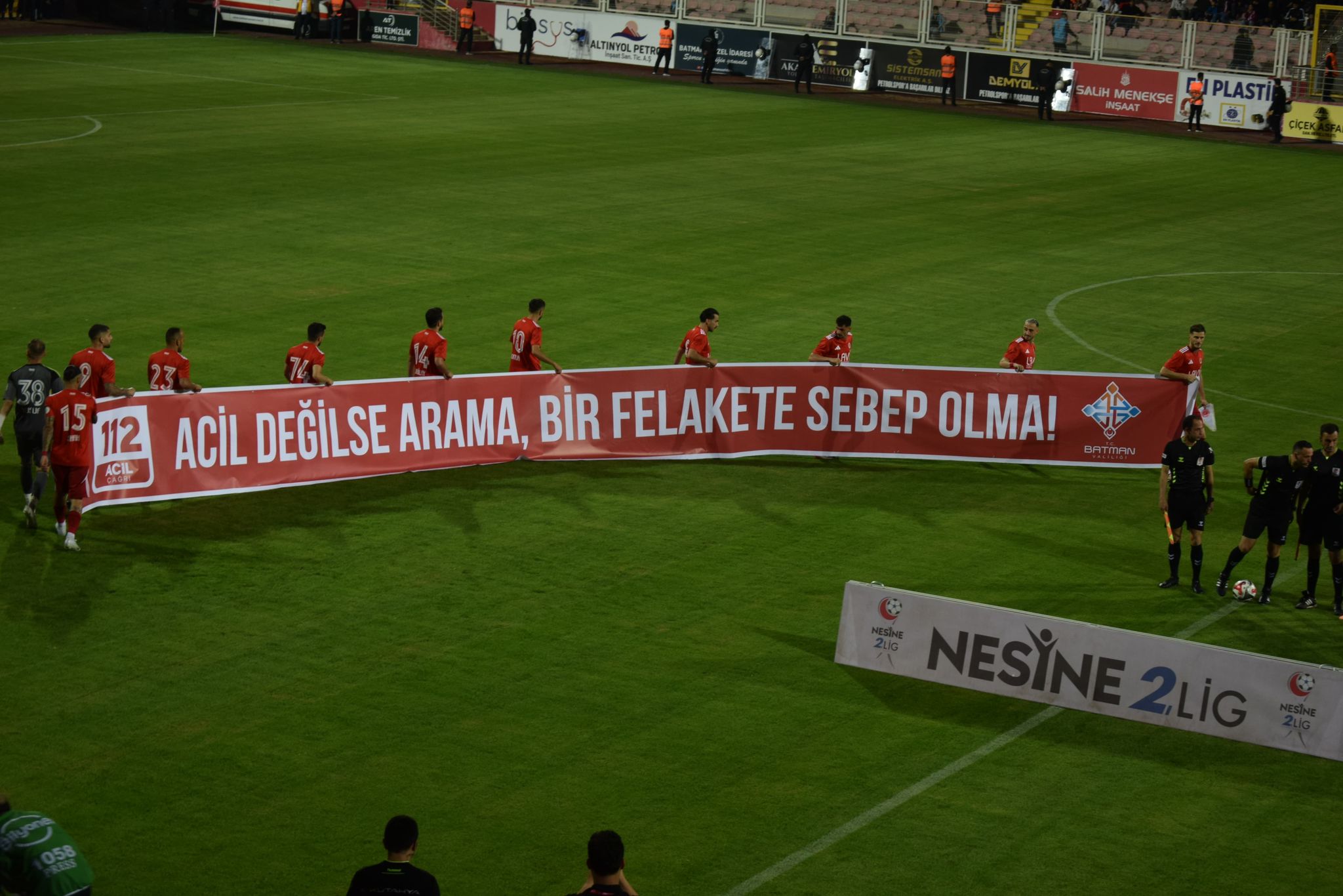 Batman 112’den Tribünlerden Farkındalık Mesajı: “Acil Değilse Arama, Bir Felakete Sebep Olma!”