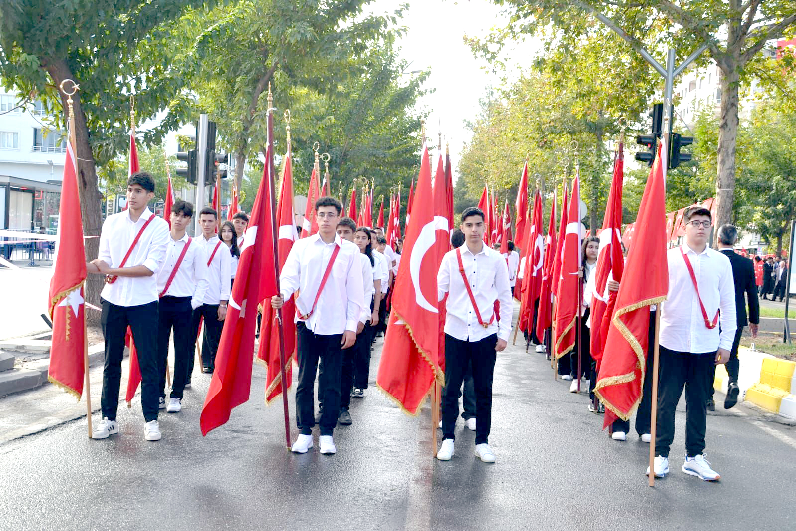 Batman’da 29 Ekim Coşkusu – Cumhuriyetin 102. Yılı Kutlandı