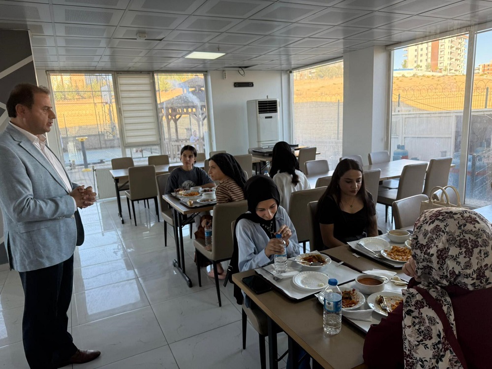 Kız Yurtlarında Öğrencilerle Yemek Tadımı Ve Sohbet