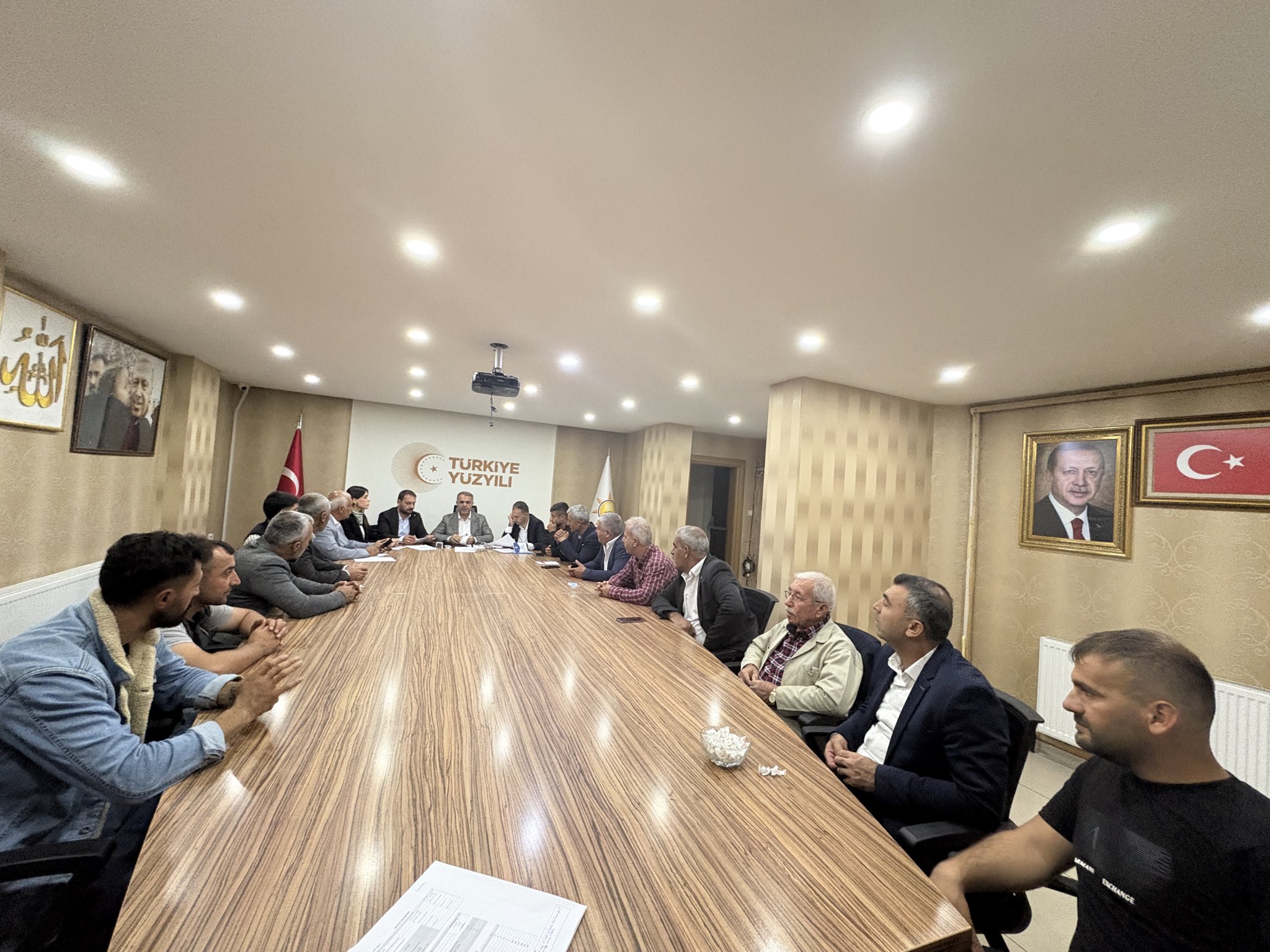 AK Parti Batman Teşkilatından Mahalle Başkanlarıyla İstişare Toplantısı