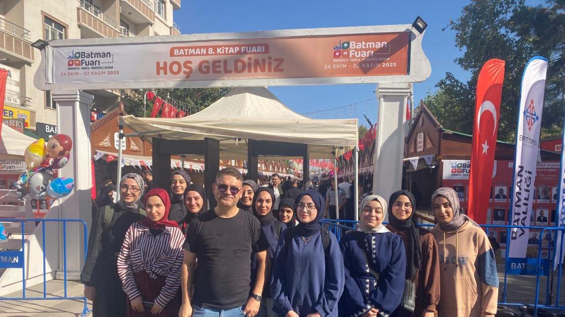 Batman Anadolu İmam Hatip Lisesi Öğrencileri Kitap Fuarında
