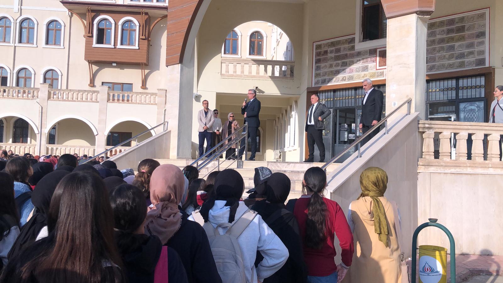 İl Müdürü Ciğer, Haftaya Bayrak Töreniyle Başladı