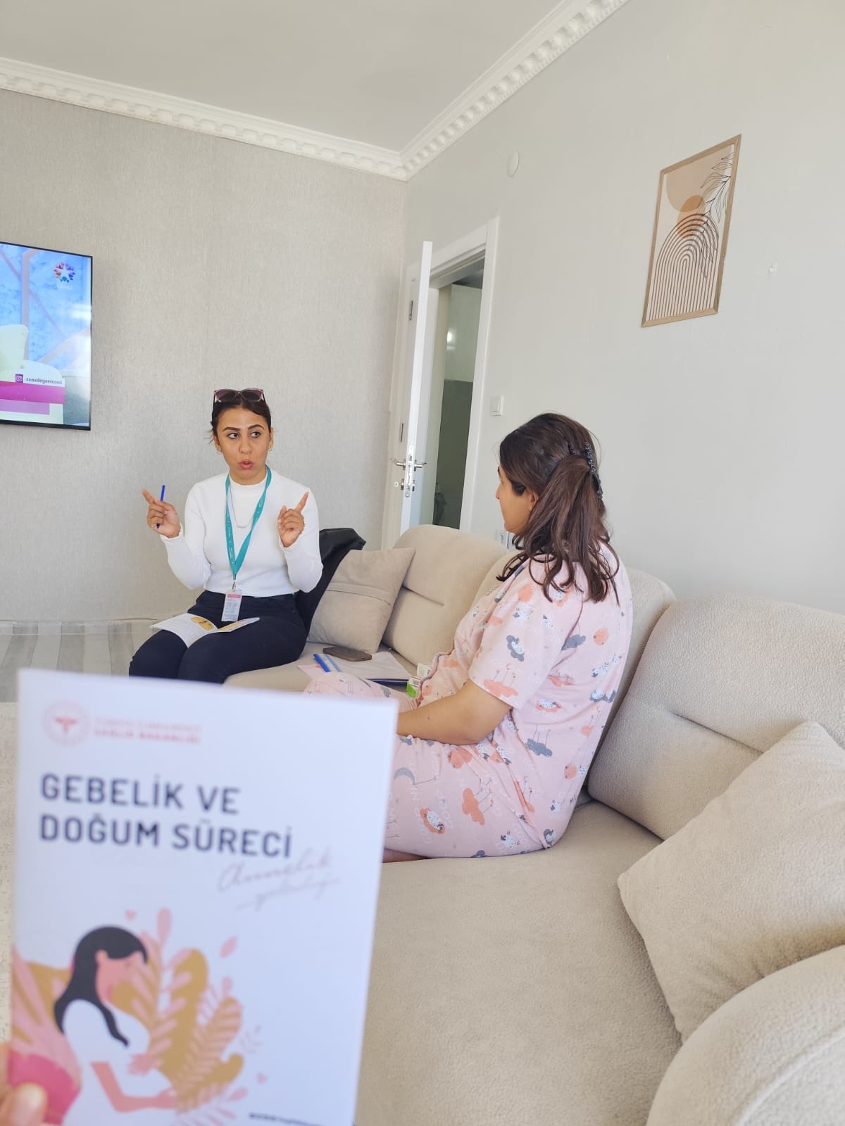 Beşiri’de Gebe Okulu Ekibinden Ev Ziyaretleriyle Anne Adaylarına Destek