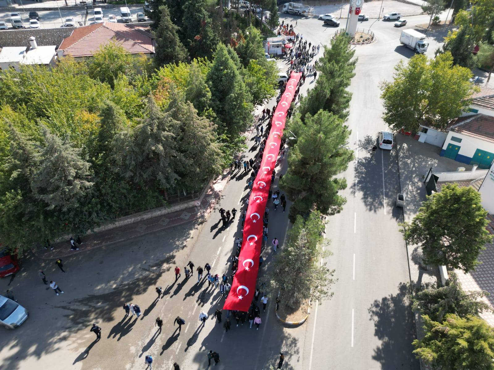 Beşiri’de Cumhuriyet Yürüyüşü Coşkusu