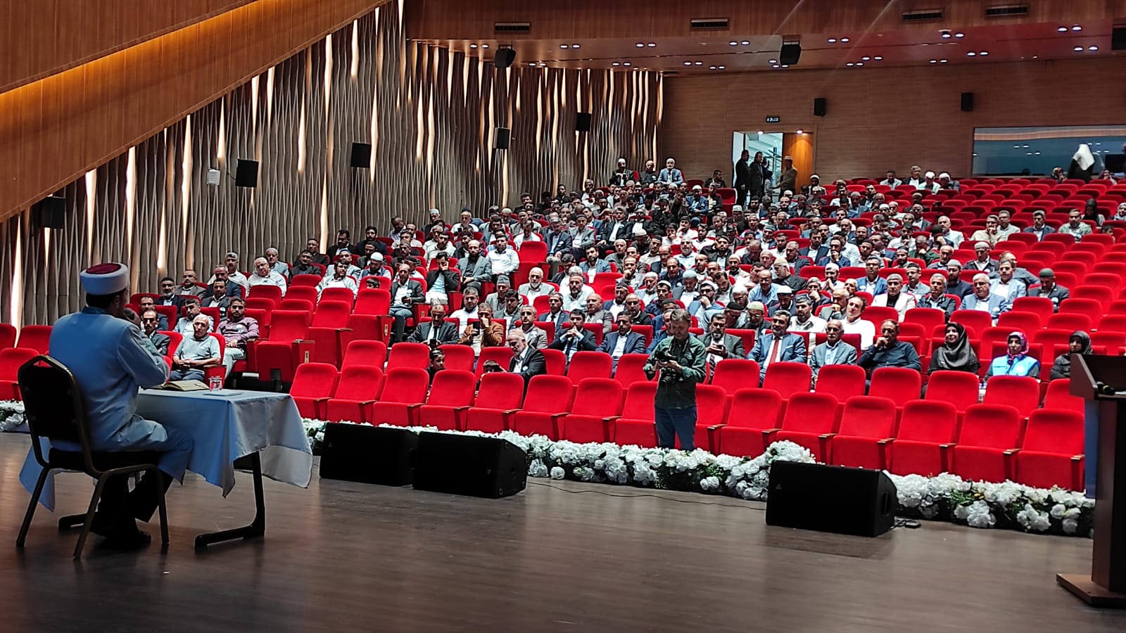 Camiler ve Din Görevlileri Haftası’nda Anlamlı Konferans