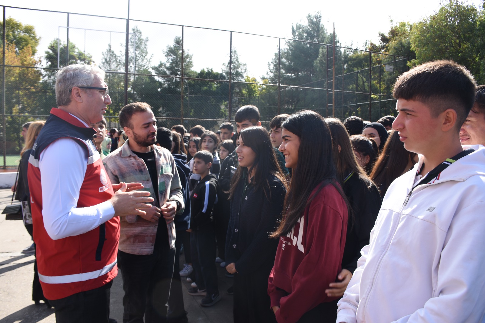 Tüm okullarda eş zamanlı güvenli tahliye tatbikatı gerçekleştirildi