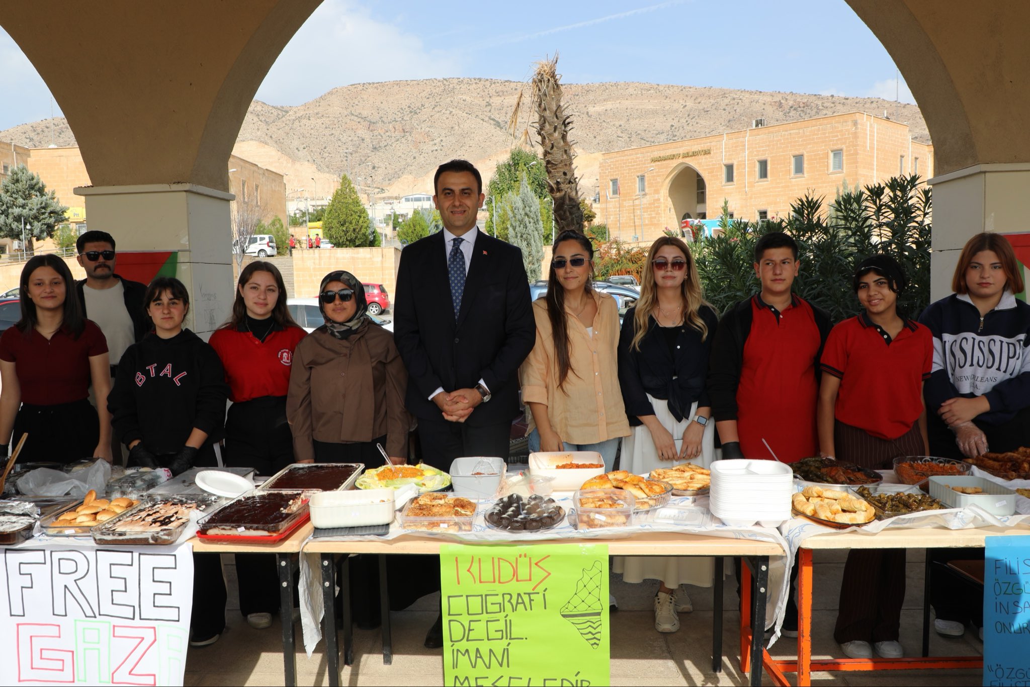 Hasankeyf’te Öğrencilerden Gazze’ye Destek Kermesi